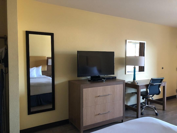 Bedroom 2, Days Inn by Wyndham Hayward Airport, Alameda