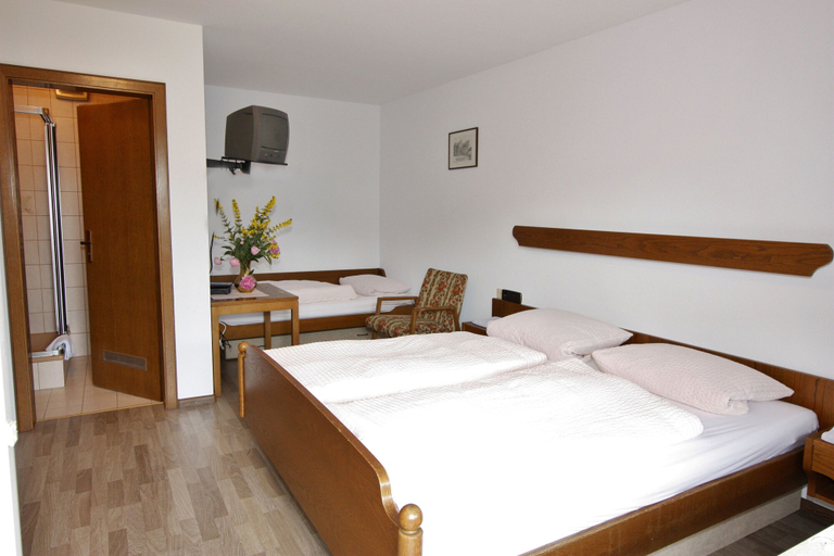 Bedroom 2, Gasthaus Metzgerei Zur Linde, Emmendingen
