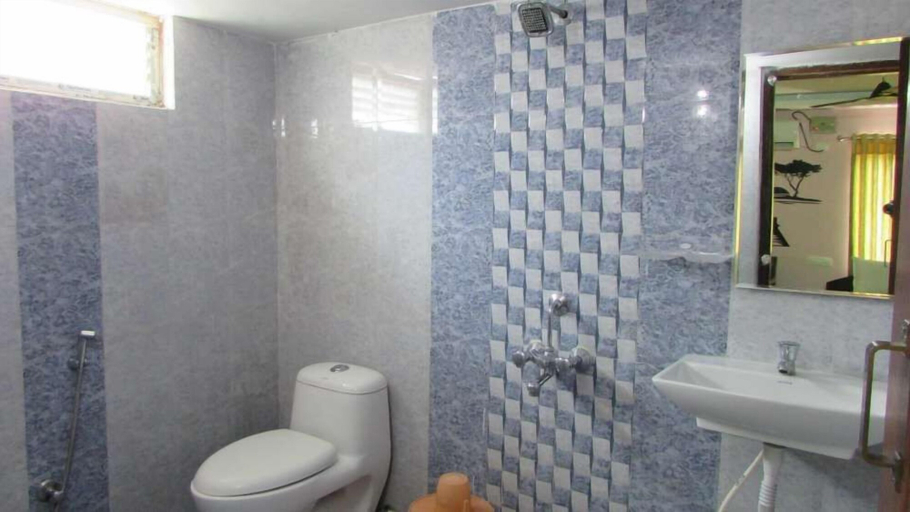 Bathroom 4, Maruthi Residency Inn, Ranga Reddy