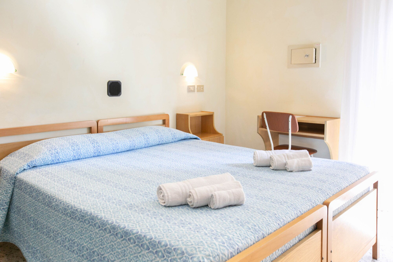 Bedroom 2, Hotel Ischia, Rimini