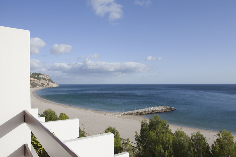 Exterior & Views 3