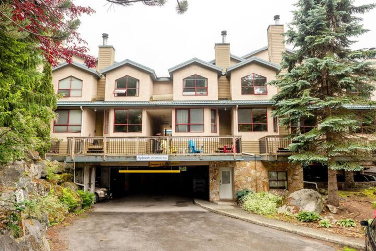 Exterior & Views 2, Cozy Creekside Two-Storey Condo, Squamish-Lillooet