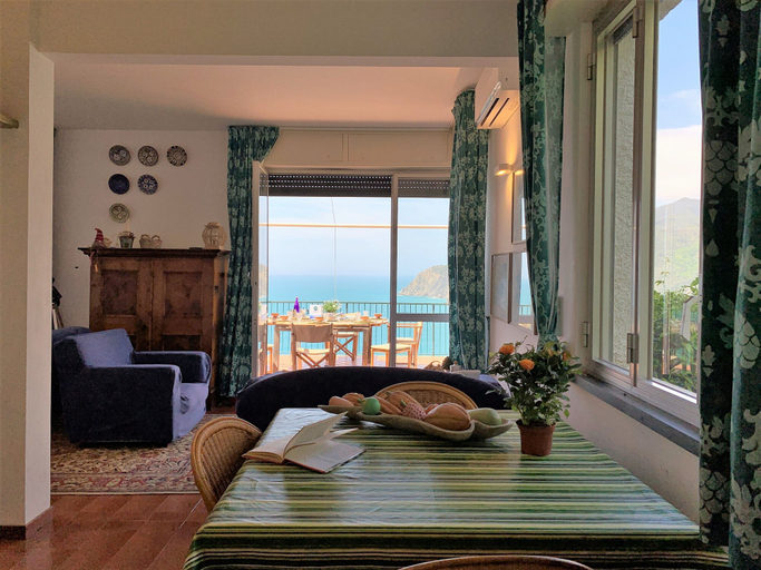 Living area 2, House Sunset by the Sea, Genova