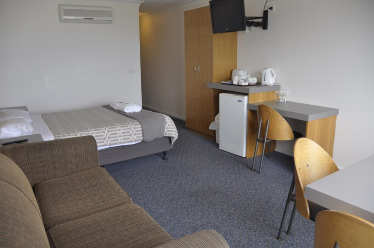Bedroom 2, A Great Ocean View Motel, Colac-Otway - South