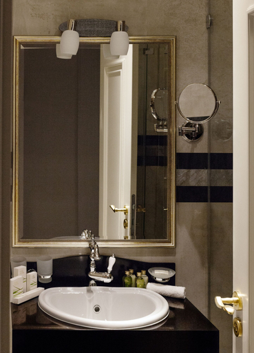 Bathroom 3, Villa Kadashi Boutique Hotel, Central