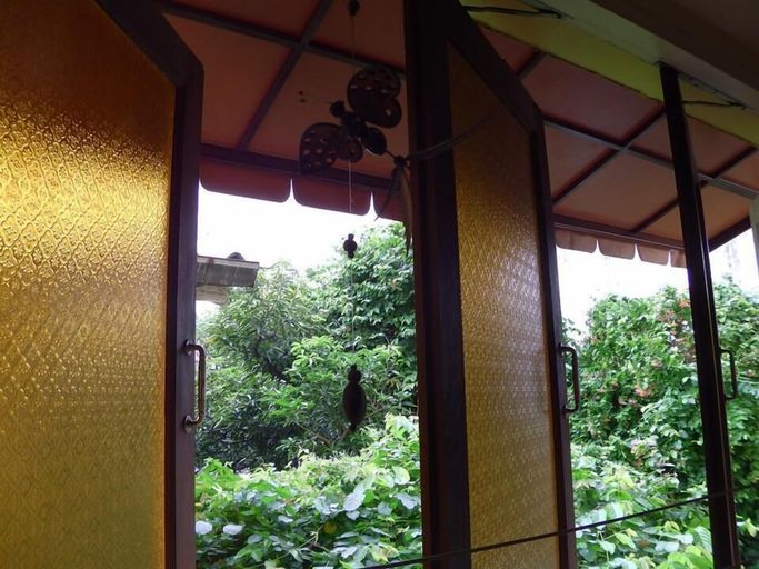 Others 5, Roof View Place, Phra Nakhon
