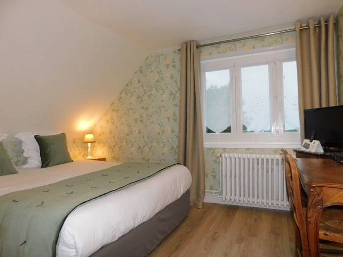 Bedroom 5, Villa Marjane, Loiret