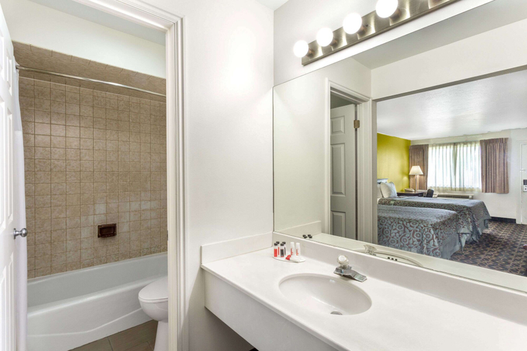 Bathroom 4, Days Inn by Wyndham Delta, Millard