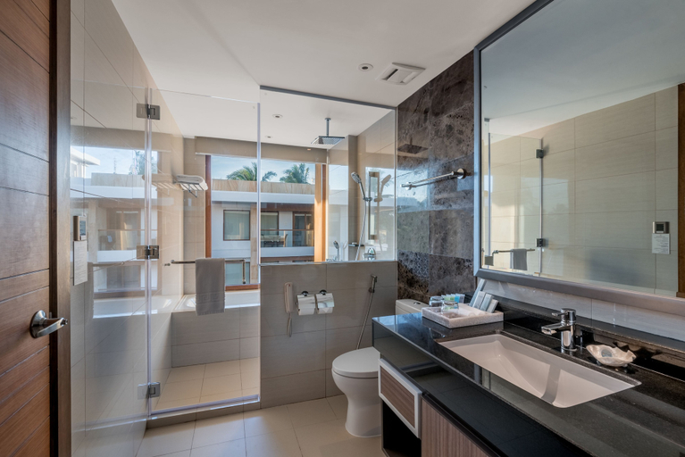 Bathroom 5, Henann Crystal Sands Resort, Malay