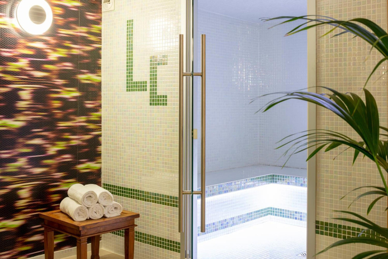 Bathroom 4, Hotel La Chaumiere, Aude