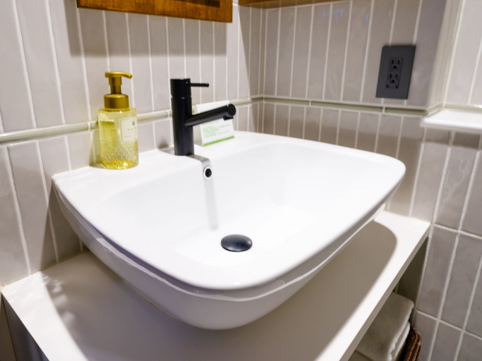 Bathroom 4, Asakusa Kaede, Taitō