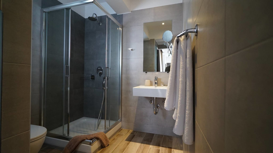 Bathroom 4, Olympus Thalassea Hotel, Central Macedonia