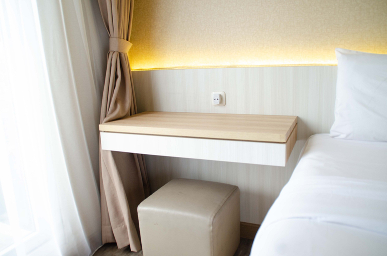 Bedroom 2, Cozy and Tidy Studio at Sunter Park View Apartment By Travelio, Jakarta Utara
