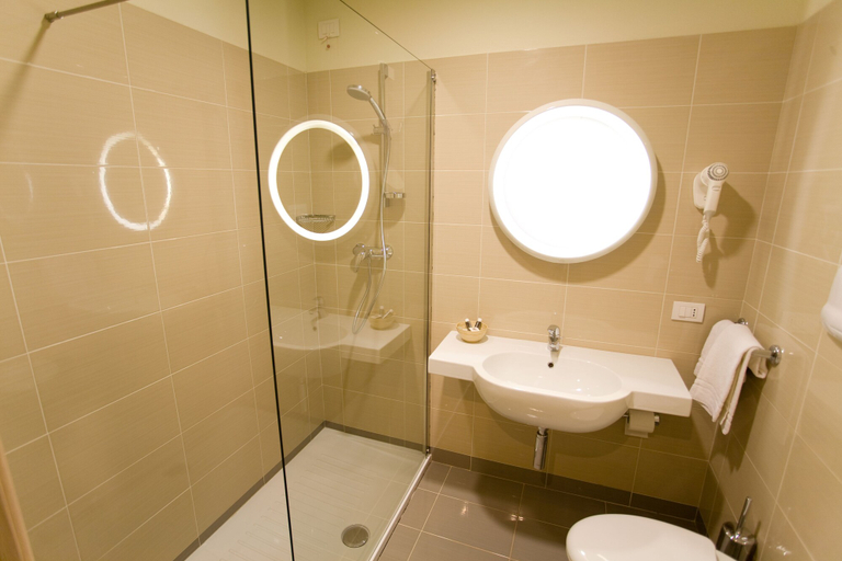 Bathroom 5, Regal Hotel, Brescia