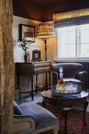 Others 5, The George & Dragon, Kent