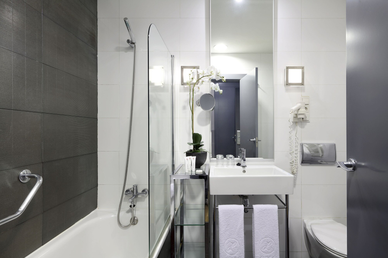 Bathroom 4, Exe Tres Cantos, Madrid