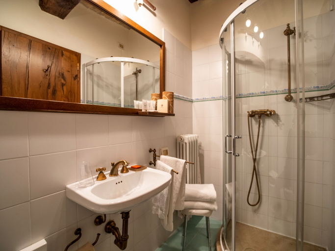 Bathroom 3, Castello di Petrata, Perugia