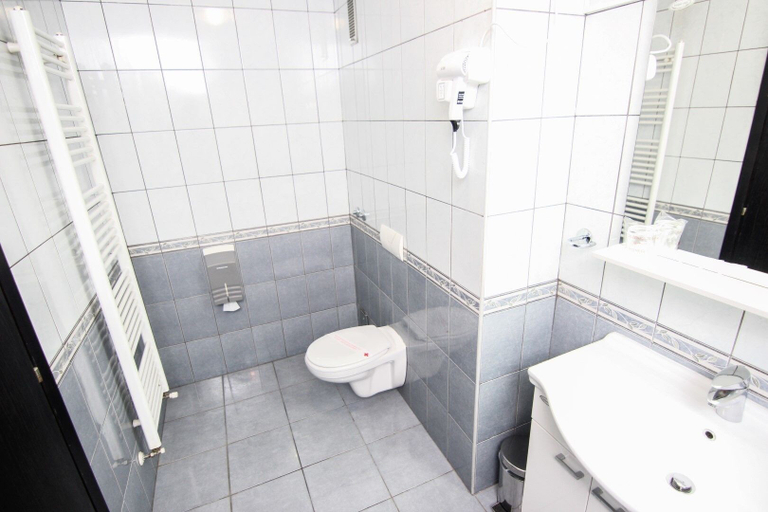 Bathroom 5, Hotel Grand, Sarajevo