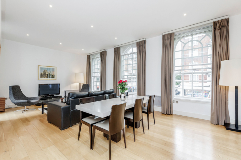 Others 5, Stylish 3 Bed 3 bath in Kens High St, London