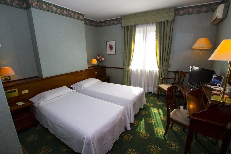 Bedroom 2, Hotel De la Ville, Aosta