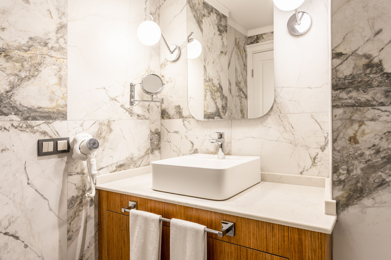 Bathroom 5, Grand Hotel De Pera, Beyoğlu
