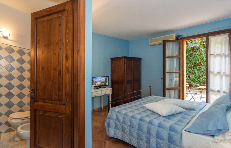 Bedroom 3, Pisa Holidays, Pisa