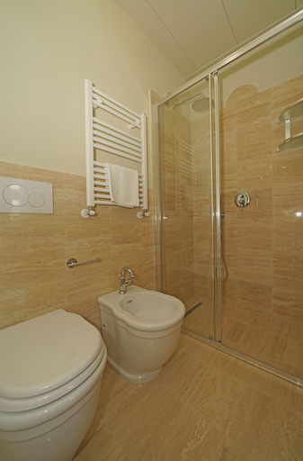 Bathroom 4, Dogoli Country Apartments, Verona