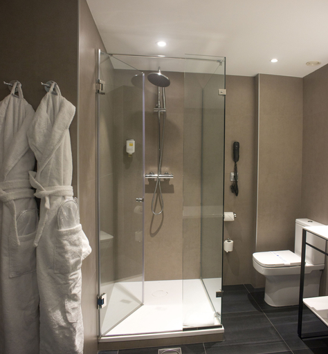 Bathroom 5, Mercure Madrid Centro, Madrid