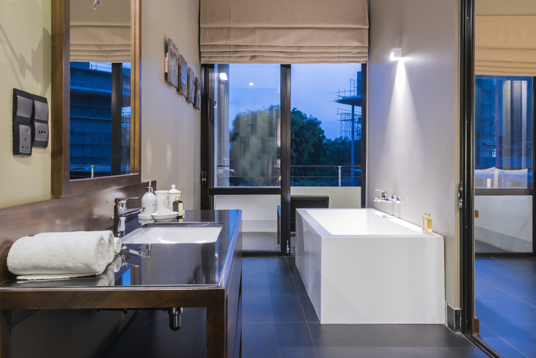 Bathroom 5, Jetwing Lake, Dambulla