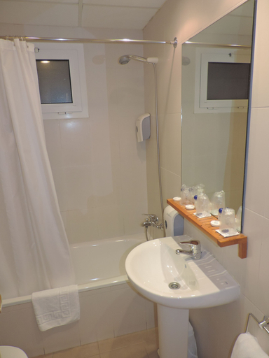 Bathroom 3, Hotel Puerta de España, Girona