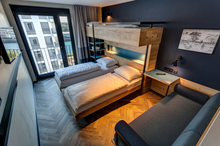 Bedroom 4, Schulz Hotel Berlin Wall at the East Side Gallery, Berlin