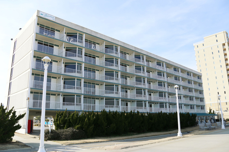 Exterior & Views 2, Schooner Inn, Virginia Beach
