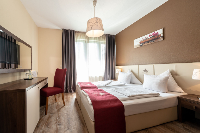 Bedroom 4, Empress Hotel, München