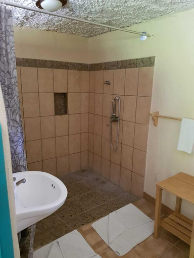 Bathroom 4, Blue Iguana, Nicoya