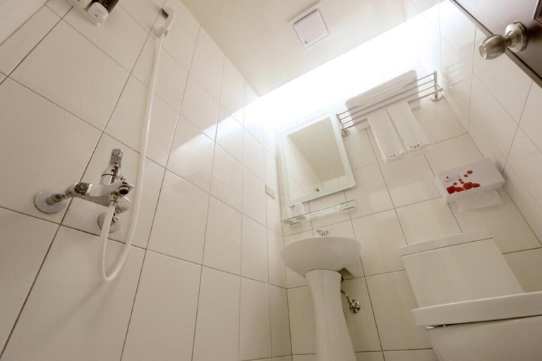 Bathroom 3, Flower Bed&Breakfast is now Ikegami, Taitung