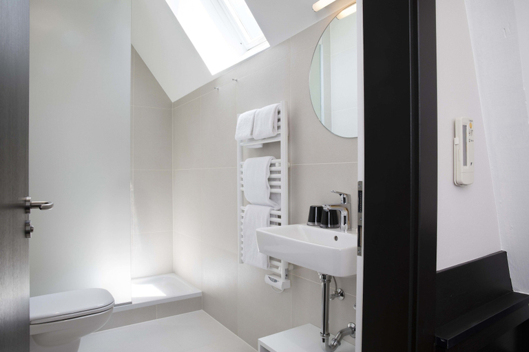 Bathroom 4, Hotel Du Dragon, Bas-Rhin