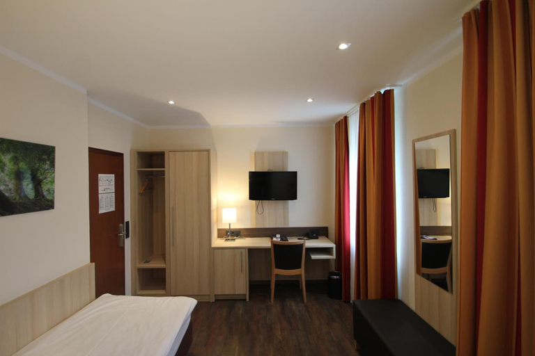 Bedroom 3, Hotel Sonderfeld, Rhein-Kreis Neuss