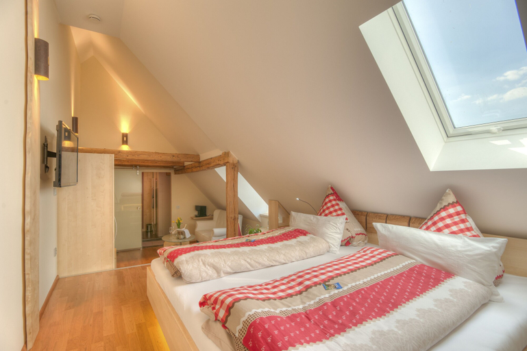Bedroom 3, Landhotel Goldenes Kreuz, Neustadt an der Waldnaab