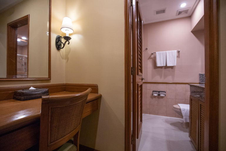 Bedroom 5, The Manor at Camp John Hay, Baguio City