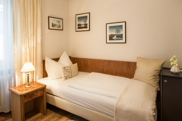 Bedroom 4, Hotel Loehr, Baden-Baden