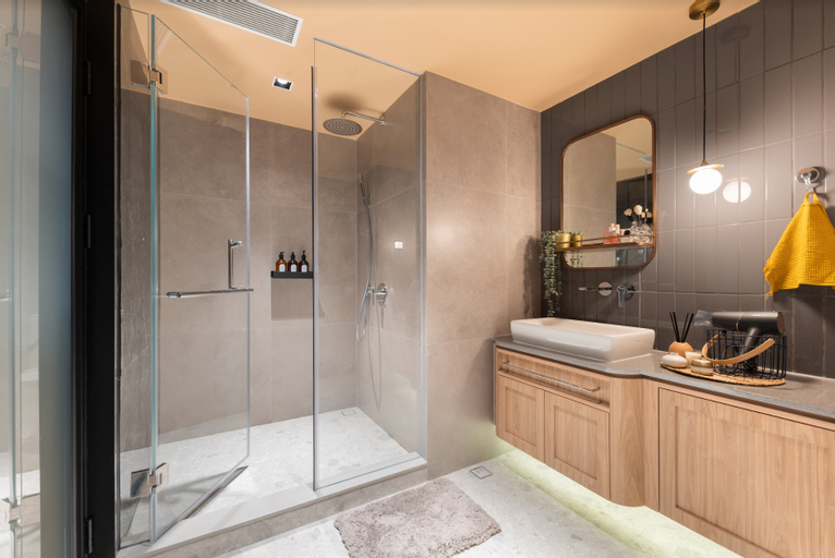 Bathroom 15