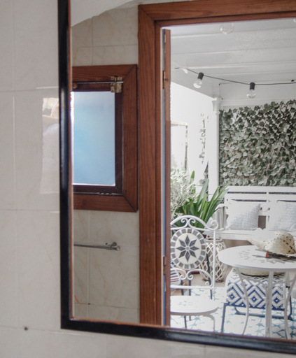 Bathroom 3, Aragó large and cozy 3br apartment, Barcelona