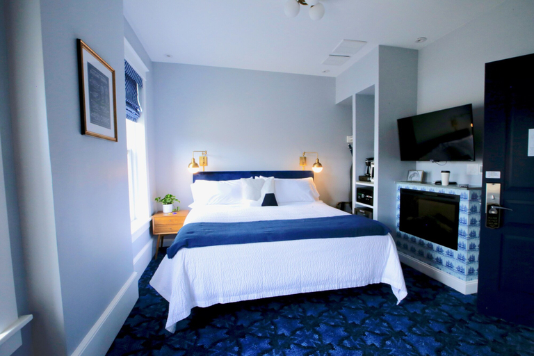Bedroom 4, Hudson Whaler, Columbia