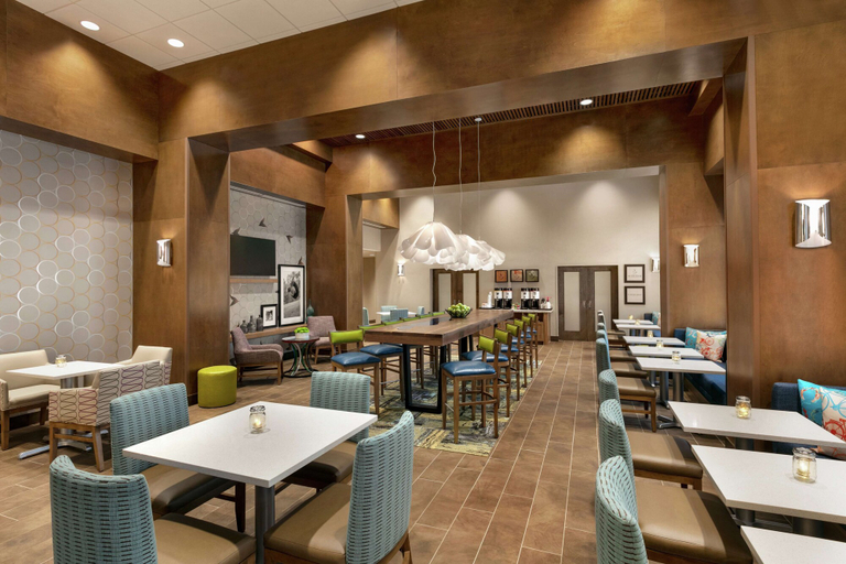Food & Drinks 5, Hampton Inn & Suites Johns Creek, Fulton