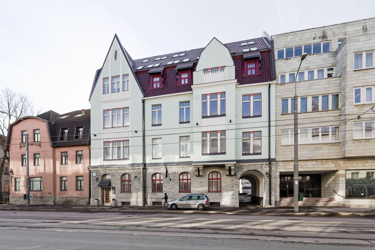 Exterior & Views