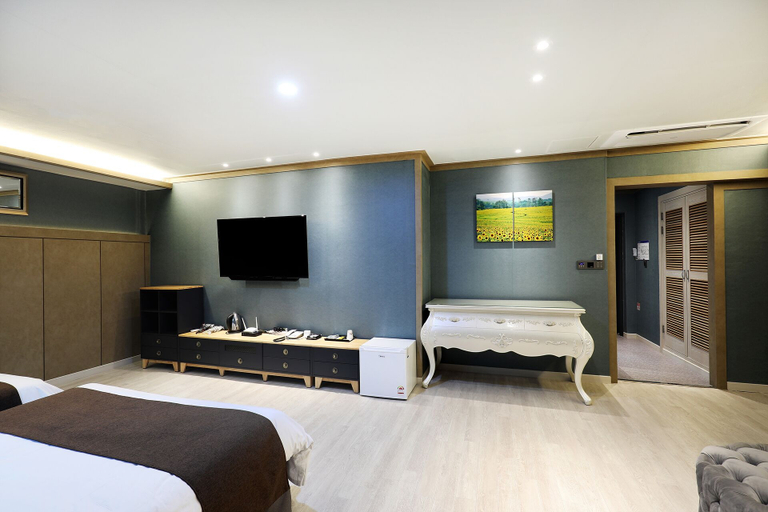 Bedroom 3, Buan Tourist Hotel, Buan