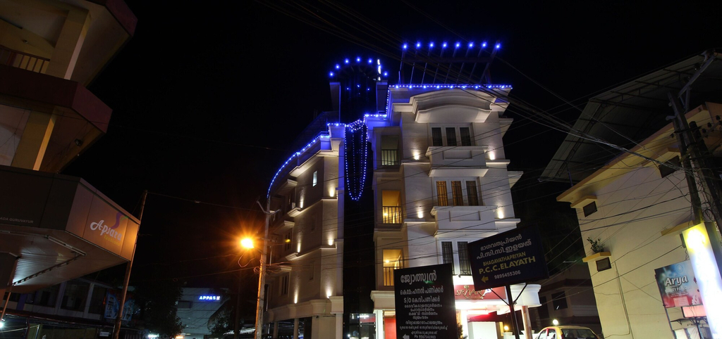 Srivar Hotels, Thrissur
