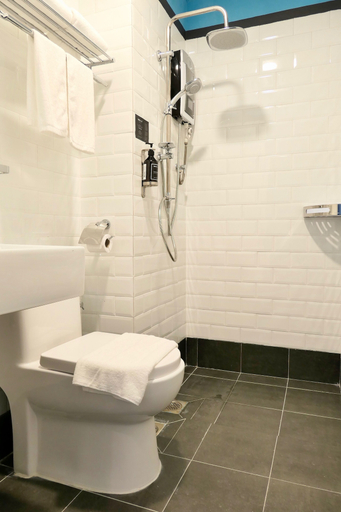 Bathroom 4, Le Embassy Hotel Georgetown, Penang Island
