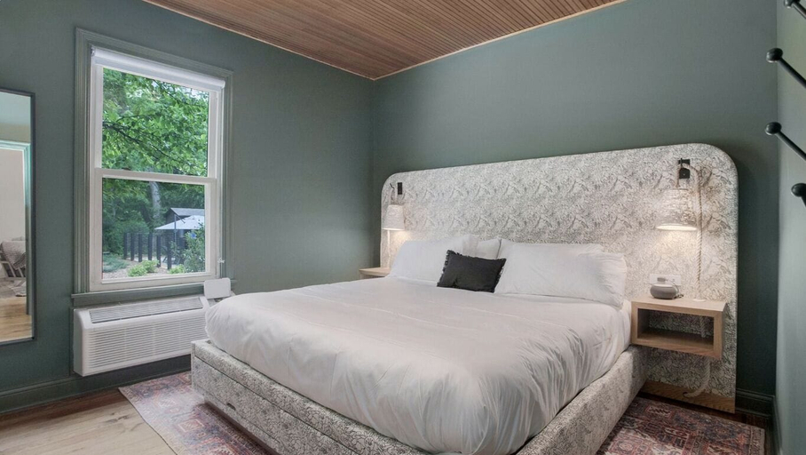 Bedroom 4, The Neighborhood Hotel - Grand Beach, Berrien