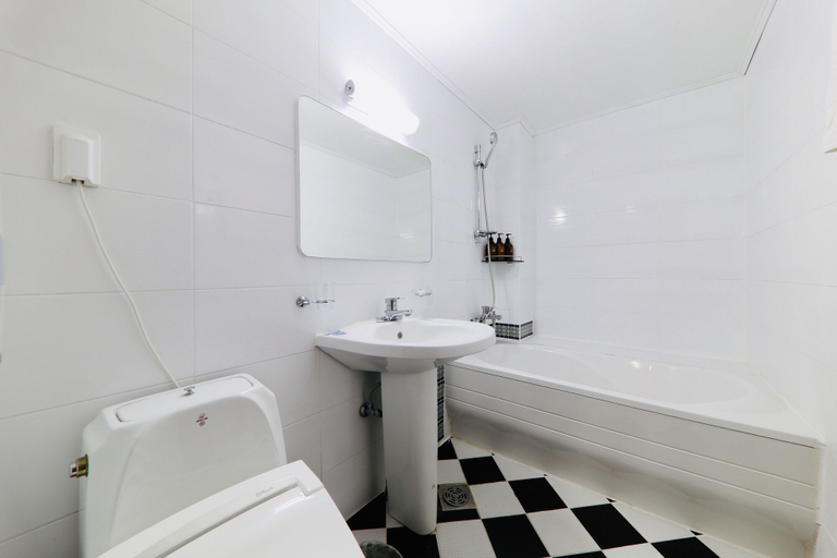 Bathroom 4, Hotel B, Jeju